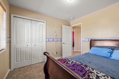 Tiny photo for 3934 El Cerrito Way, Klamath Falls, OR 97603 (MLS # 220213156)