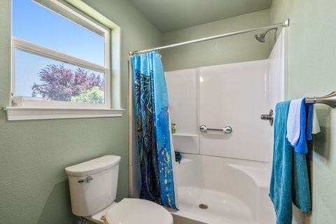 Tiny photo for 3934 El Cerrito Way, Klamath Falls, OR 97603 (MLS # 220213156)