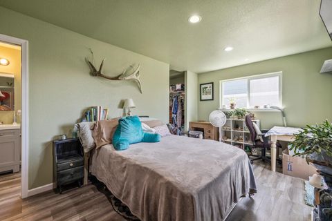 Tiny photo for 3934 El Cerrito Way, Klamath Falls, OR 97603 (MLS # 220213156)
