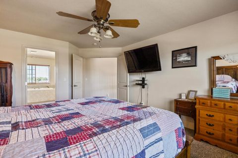 Tiny photo for 3934 El Cerrito Way, Klamath Falls, OR 97603 (MLS # 220213156)