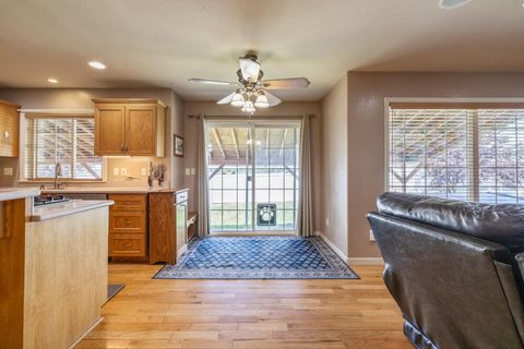 Tiny photo for 3934 El Cerrito Way, Klamath Falls, OR 97603 (MLS # 220213156)