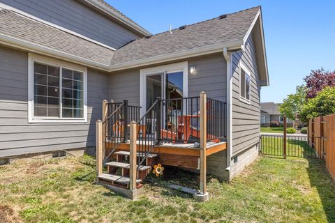 Tiny photo for 3934 El Cerrito Way, Klamath Falls, OR 97603 (MLS # 220213156)