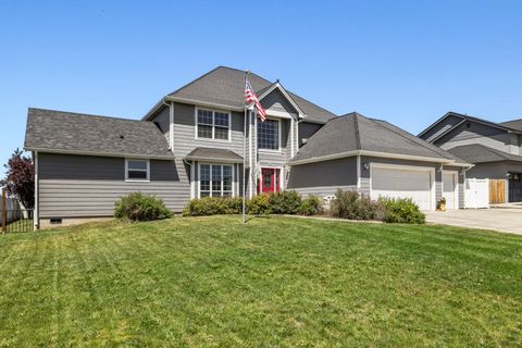 Tiny photo for 3934 El Cerrito Way, Klamath Falls, OR 97603 (MLS # 220213156)