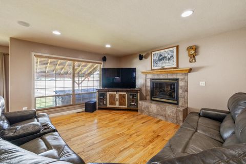 Tiny photo for 3934 El Cerrito Way, Klamath Falls, OR 97603 (MLS # 220213156)