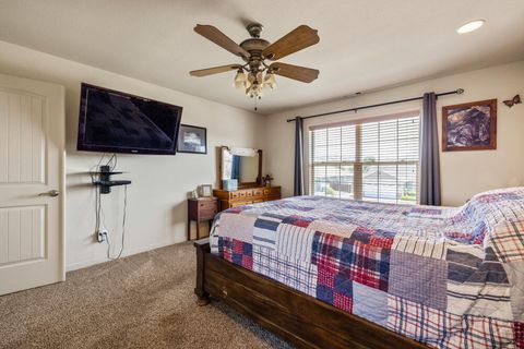 Tiny photo for 3934 El Cerrito Way, Klamath Falls, OR 97603 (MLS # 220213156)