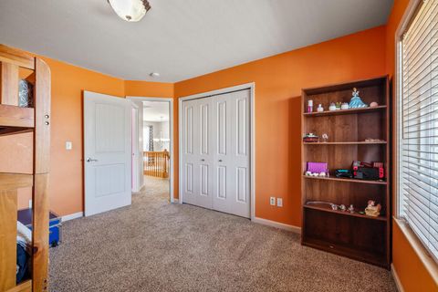 Tiny photo for 3934 El Cerrito Way, Klamath Falls, OR 97603 (MLS # 220213156)