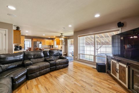 Tiny photo for 3934 El Cerrito Way, Klamath Falls, OR 97603 (MLS # 220213156)