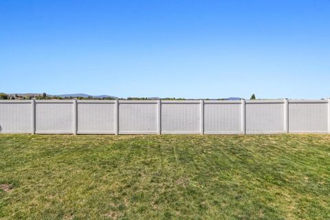 Tiny photo for 3934 El Cerrito Way, Klamath Falls, OR 97603 (MLS # 220213156)