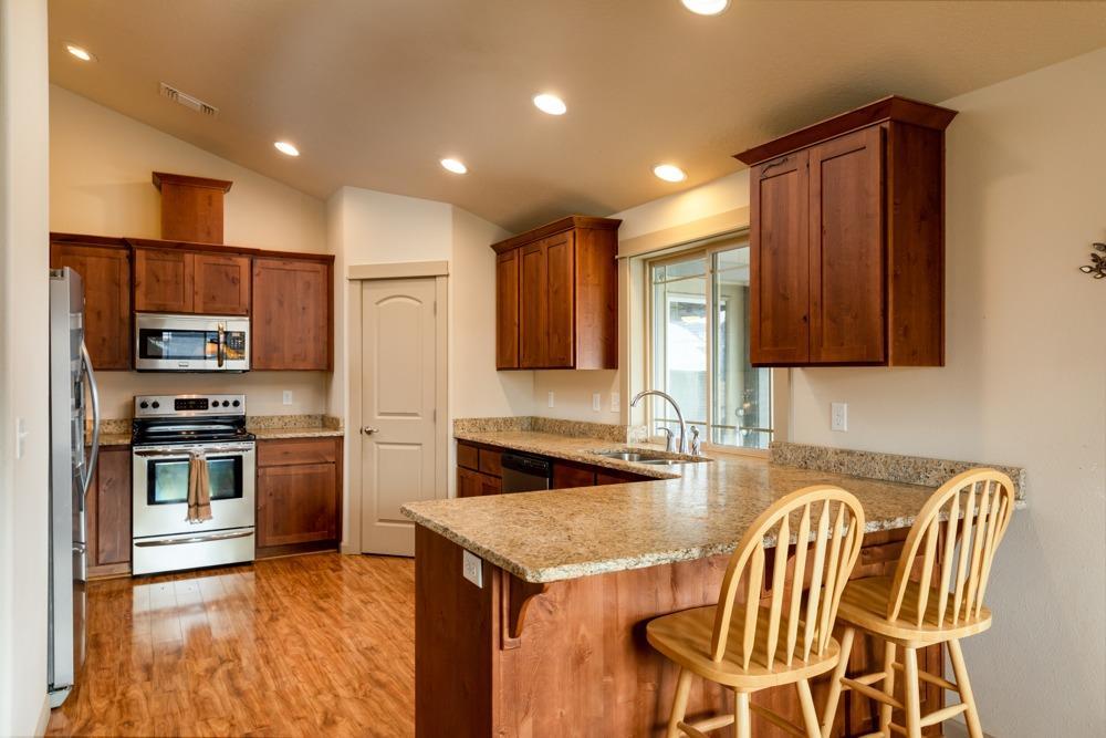 Klamath Falls -South - Land