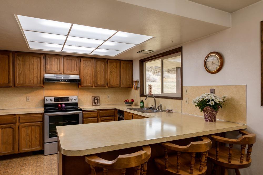 Klamath Falls -South - Land