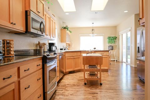 Tiny photo for 26 Pine Court, Eagle Point, OR 97524 (MLS # 220219764)