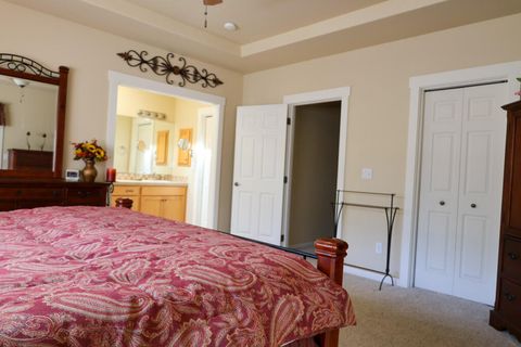 Tiny photo for 26 Pine Court, Eagle Point, OR 97524 (MLS # 220219764)