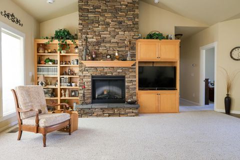 Tiny photo for 26 Pine Court, Eagle Point, OR 97524 (MLS # 220219764)