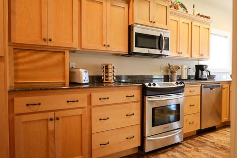 Tiny photo for 26 Pine Court, Eagle Point, OR 97524 (MLS # 220219764)