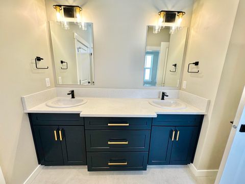 Tiny photo for 646 Terrazzo Way, Medford, OR 97501 (MLS # 220215527)