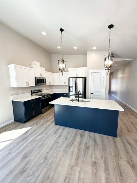 Tiny photo for 646 Terrazzo Way, Medford, OR 97501 (MLS # 220215527)