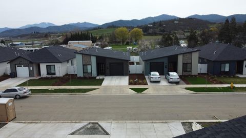 Tiny photo for 646 Terrazzo Way, Medford, OR 97501 (MLS # 220215527)