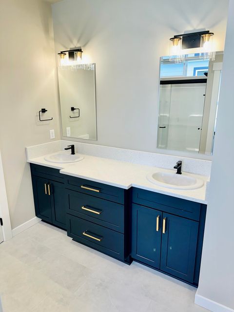 Tiny photo for 646 Terrazzo Way, Medford, OR 97501 (MLS # 220215527)