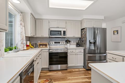 Tiny photo for 2128 Terrel Drive, Medford, OR 97501 (MLS # 220217467)