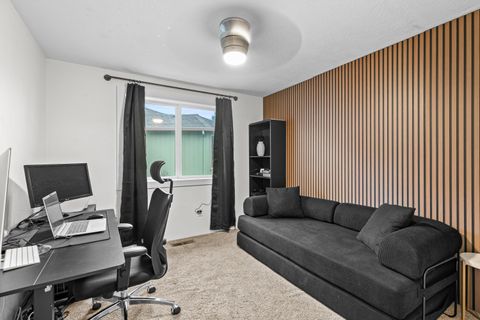 Tiny photo for 1461 Applegate Lane, Medford, OR 97501 (MLS # 220215851)