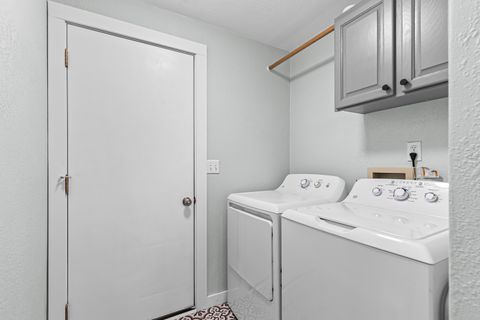 Tiny photo for 1461 Applegate Lane, Medford, OR 97501 (MLS # 220215851)