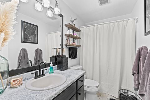 Tiny photo for 1461 Applegate Lane, Medford, OR 97501 (MLS # 220215851)