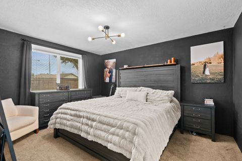 Tiny photo for 1461 Applegate Lane, Medford, OR 97501 (MLS # 220215851)