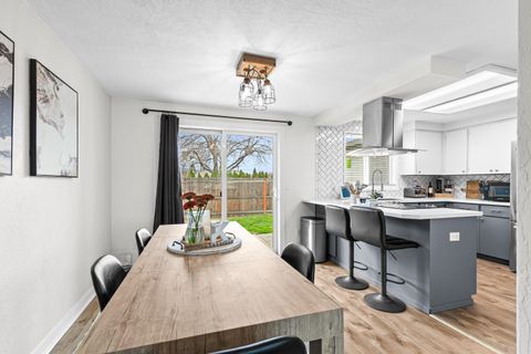 Tiny photo for 1461 Applegate Lane, Medford, OR 97501 (MLS # 220215851)