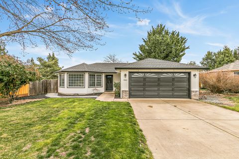 Photo of 1461 Applegate Lane, Medford, OR 97501 (MLS # 220215851)