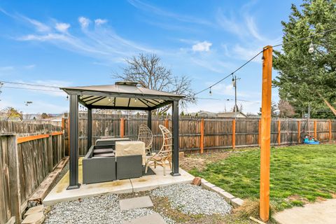 Tiny photo for 1461 Applegate Lane, Medford, OR 97501 (MLS # 220215851)