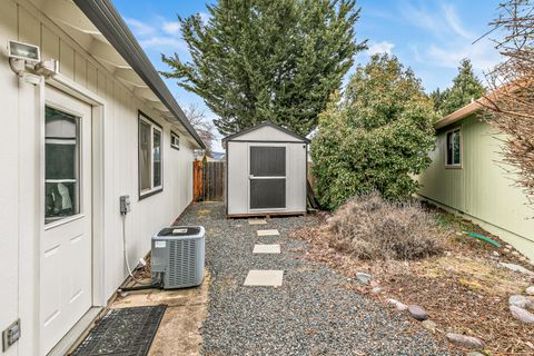 Tiny photo for 1461 Applegate Lane, Medford, OR 97501 (MLS # 220215851)