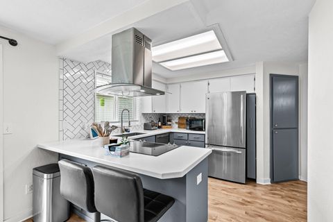 Tiny photo for 1461 Applegate Lane, Medford, OR 97501 (MLS # 220215851)