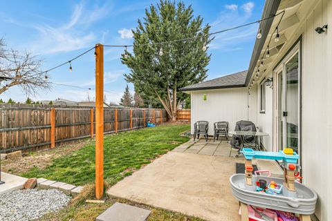 Tiny photo for 1461 Applegate Lane, Medford, OR 97501 (MLS # 220215851)