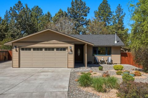 Photo of 61605 Summer Shade Drive, Bend, OR 97702 (MLS # 220220131)