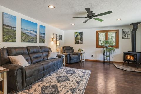 Tiny photo for 61605 Summer Shade Drive, Bend, OR 97702 (MLS # 220220131)
