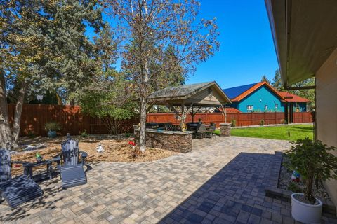 Tiny photo for 61605 Summer Shade Drive, Bend, OR 97702 (MLS # 220220131)
