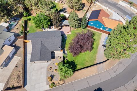 Tiny photo for 61605 Summer Shade Drive, Bend, OR 97702 (MLS # 220220131)