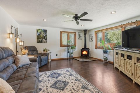 Tiny photo for 61605 Summer Shade Drive, Bend, OR 97702 (MLS # 220220131)
