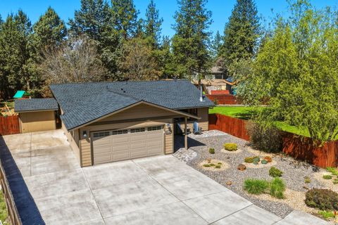 Tiny photo for 61605 Summer Shade Drive, Bend, OR 97702 (MLS # 220220131)