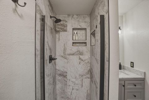 Tiny photo for 61605 Summer Shade Drive, Bend, OR 97702 (MLS # 220220131)