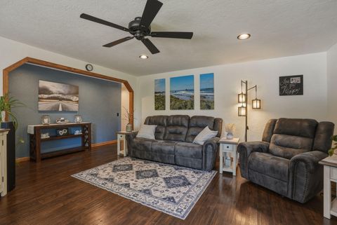 Tiny photo for 61605 Summer Shade Drive, Bend, OR 97702 (MLS # 220220131)