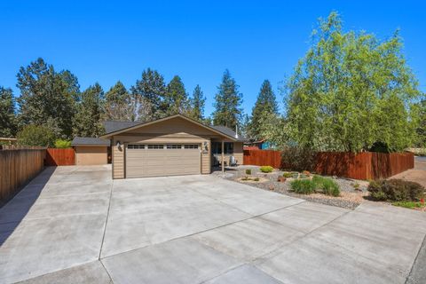 Tiny photo for 61605 Summer Shade Drive, Bend, OR 97702 (MLS # 220220131)