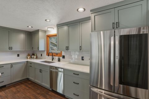 Tiny photo for 61605 Summer Shade Drive, Bend, OR 97702 (MLS # 220220131)