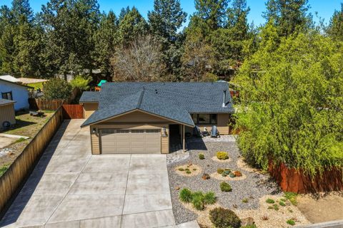 Tiny photo for 61605 Summer Shade Drive, Bend, OR 97702 (MLS # 220220131)