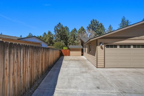 Tiny photo for 61605 Summer Shade Drive, Bend, OR 97702 (MLS # 220220131)
