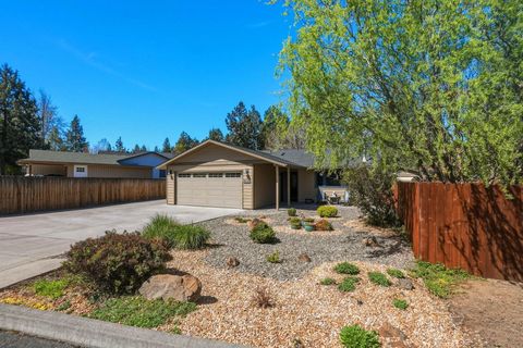 Tiny photo for 61605 Summer Shade Drive, Bend, OR 97702 (MLS # 220220131)