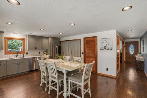 Tiny photo for 61605 Summer Shade Drive, Bend, OR 97702 (MLS # 220220131)