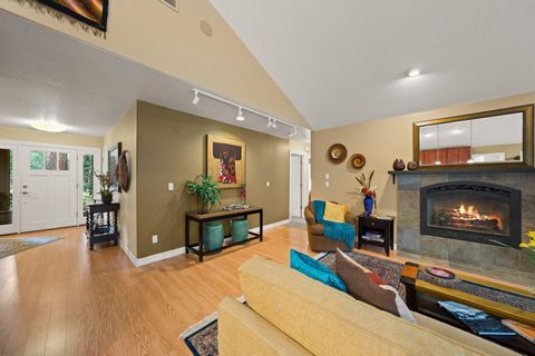 Tiny photo for 14853 Crupper, Sisters, OR 97759 (MLS # 220213272)