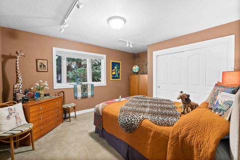 Tiny photo for 14853 Crupper, Sisters, OR 97759 (MLS # 220213272)