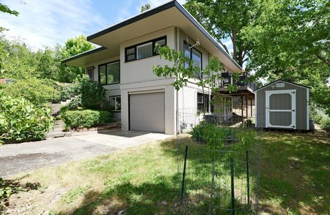 1141 NW Sunset Drive Grants Pass OR 97526